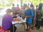 นายก อบต.ม่วงงาม ลงพื้นที่แจกหน้ากากอนามัยให้กับผู้สูงอายุตำบลม่วงงาม...