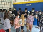 กลุ่มเพื่อน มศว.บางเขน เอกธุรกิจ รุ่นที่ 5 นำสิ่งของอุปโภค บริโภค มามอบให้ผู้ประสบภัยน้ำท่...